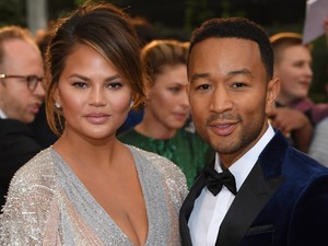 Chrissy Teigen és John Legend olyan cukik együtt a vörös szőnyegen, hogy elolvadsz