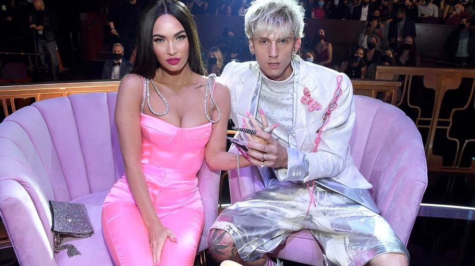 Azt hiszed láttál már bizarr dolgot? Megan Fox és Machine Gun Kelly eljegyzése mindent túlszárnyal! 