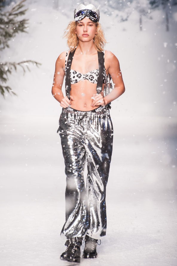 Hailey Baldwin a férfi kollekció bemutatóján