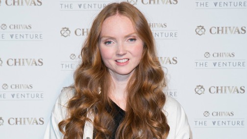 Levágatta a gyönyörű haját, most szinte kopasz a színésznő