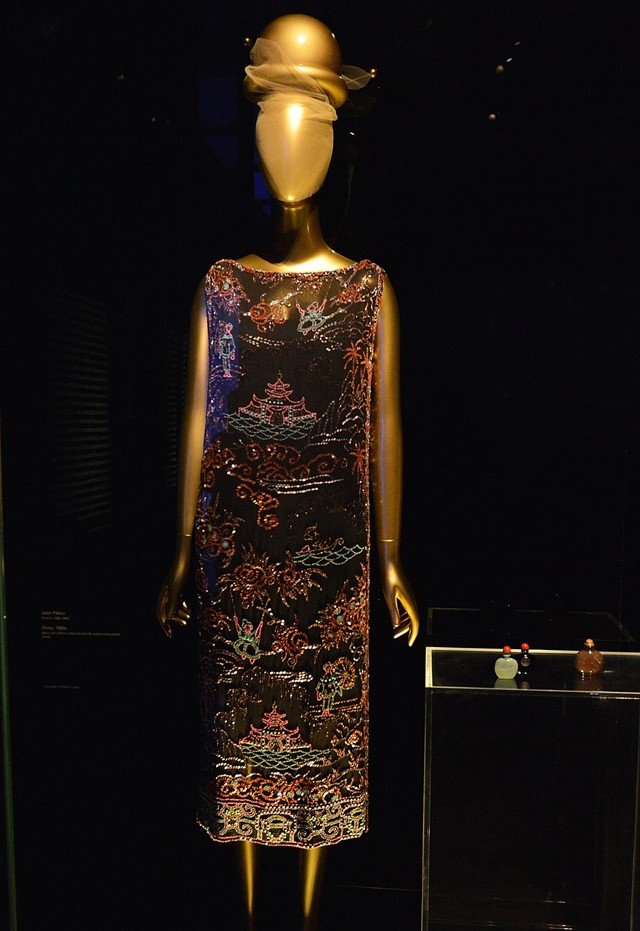 Jean Patou ruhája kínai motívumokkal a 20-as évekből