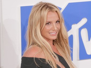 Britney Spears annyira dögös volt az MTV VMA vörös szőnyegén!
