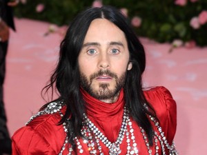Jared Leto-ból teljesen hülyét csináltak, és Courtney Cox vitte be az utolsó ütést