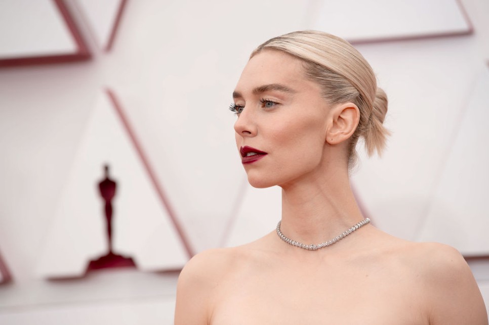 Vanessa Kirby egy alabástrom látomás volt az Oscar-gálán