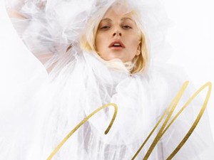 Lady Gaga retusálatlanul, menyasszonyi ruhában a címlapon
