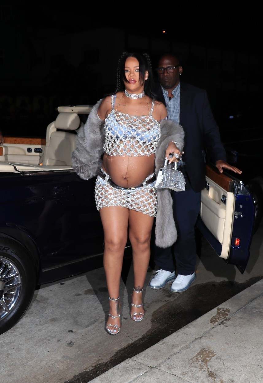 Rihanna kristályos kismama szettje a legbrutálabb dolog, amit ma látni fogsz