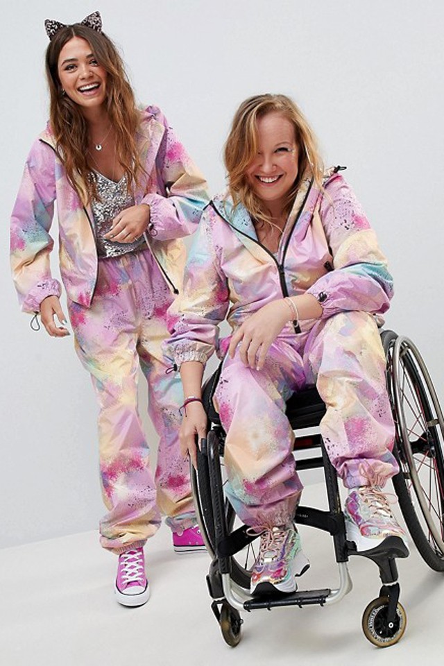 Az ASOS mozgáskorlátozottaknak alkalmas ruhát tervezett