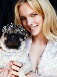 Zsófi a BCBG Max Azria weboldalán mosolyog - ismét