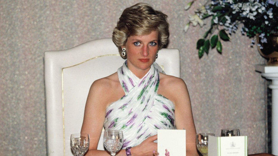 Bemutatták Diana hercegné új viaszszobrát a párizsi Musée Grévinben, amely a legendás bosszúruhájában ábrázolja őt