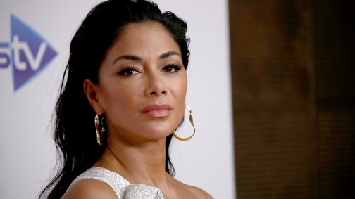 Nicole Scherzinger mezítláb, vérrel borítva hozta ránk a frászt