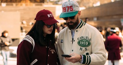 „Mikor lett ciki élni?” – Mindenki elérhető, de senki nincs igazán jelen