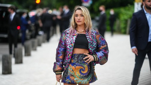 Florence Pugh büszkén megvédte a mellbimbóit