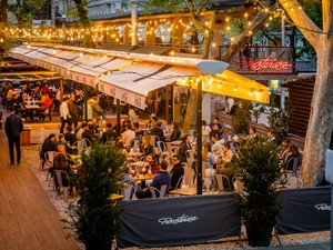 Zenés teraszos bár a város szívében: látogassatok el a megújult Fröccsteraszra!