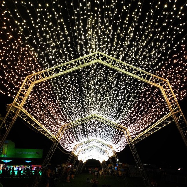 Az esti buli előtt ne felejts el készíteni egy fotót a csodás fények alatt.