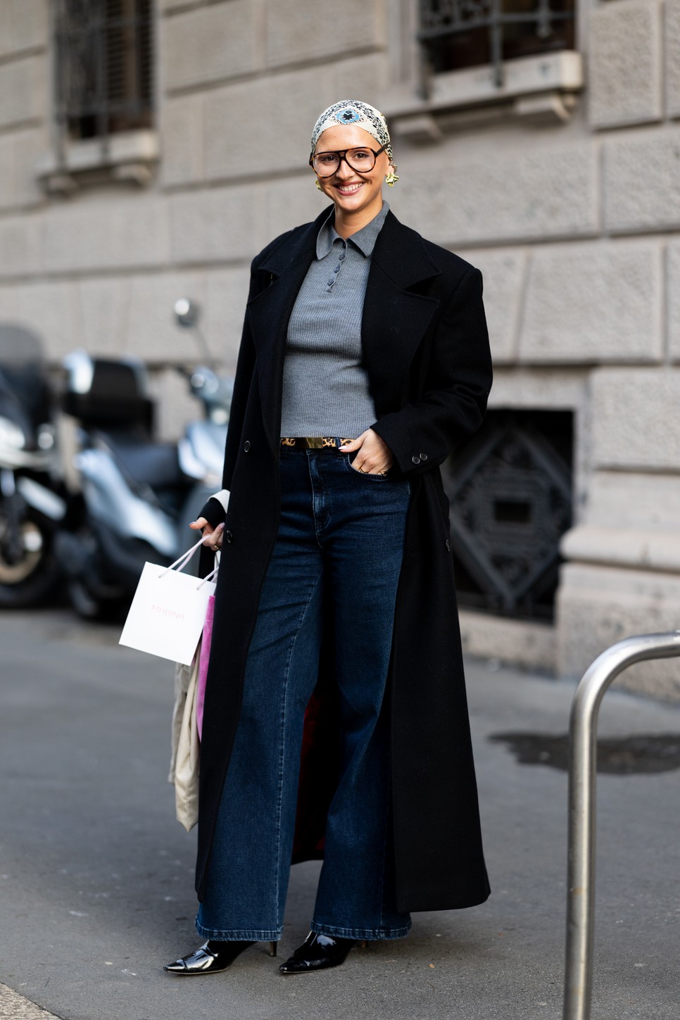 A 70-es éveket idéző bőszárú farmer most az egyik legmenőbb párosítása a bokacsizmának