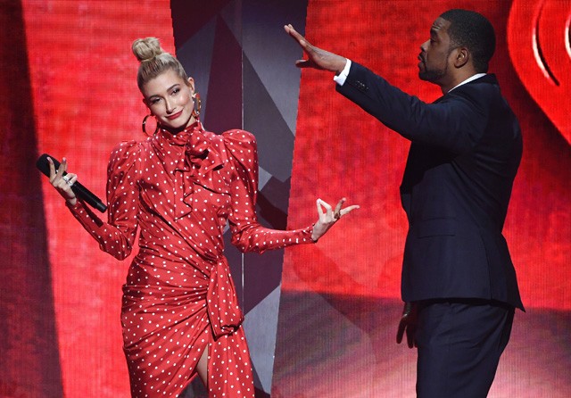 Hailey Baldwin műsorvezetőként