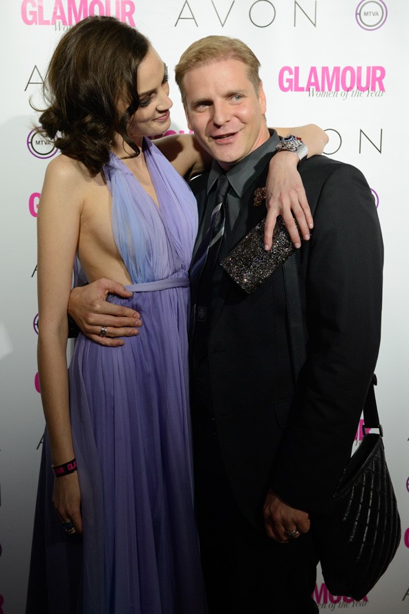 A mindig kifogástalanul elegáns Kajdi Csaba, a Visage modellügynökség vezetője, és modellje, a kacér Nagy Andy