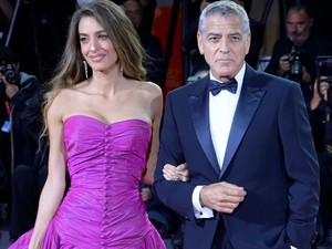 Amal Clooney meseszép ruhában tündökölt George Clooney oldalán, azonnal ellopta a show-t