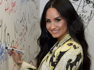 Na jó! 3 világsztárt kikövetett Demi Lovato, miután az igaz barátságról posztolt