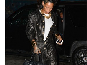 Rihanna a 80-as években képzeli magát