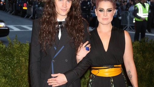 Kelly Osbourne-t eljegyezték és mindezt Kate Mossnak köszönheti