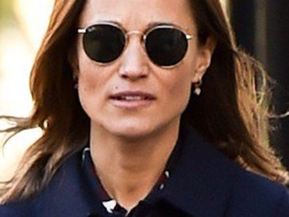 Pippa Middleton először lépett az utcára szülése óta 