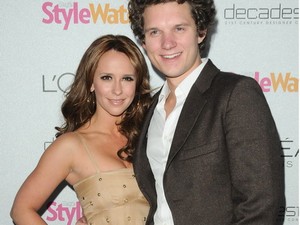 Kikerekedett a hollywoodi szépség