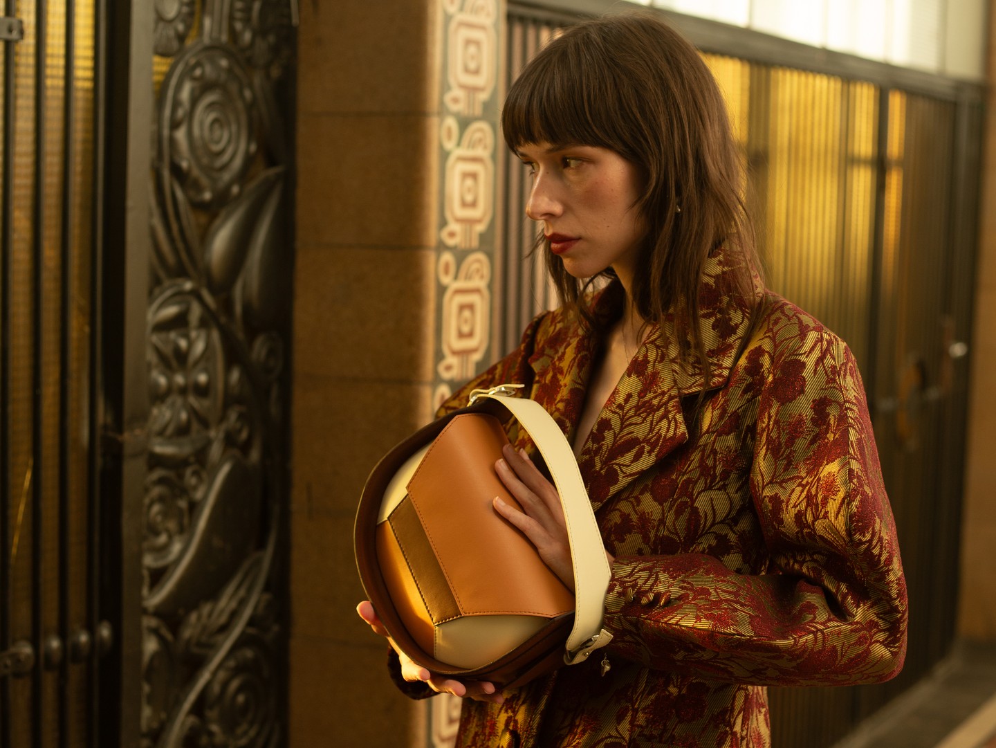 A VENGRU almabőrből készült táskája