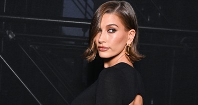 Hailey Bieber álomszép kismama, gyönyörű fotón mutatta meg gömbölyödő pocakját