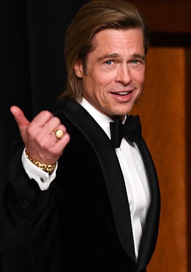 Simán el tudnánk képzelni, hogy Brad Pitt, amikor csak teheti, szörfözik, vagy esetleg horgászik. Ezzel szemben teljesen meglepő, hogy a színész ráérő idejében a korongozás megszállottja. Ha minden igaz, nem tálakat, és bögrék készülnek a házi fazekasműhelyében, hanem kerámiaszobrokat készít