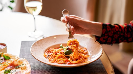 Lehet, hogy a vacsora miatt nem tudsz aludni? Szakértő figyelmeztet a hibára, amit sokan elkövetünk