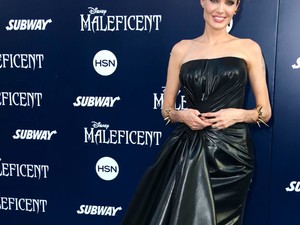 Angelina Jolie kukazsákban is gyönyörű