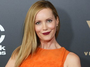 WoW! A komika színátmenetes ruhája nagyon klassz