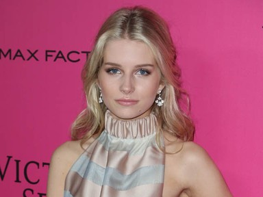 Kate Moss húga cicivillantós szettben a vörös szőnyegen