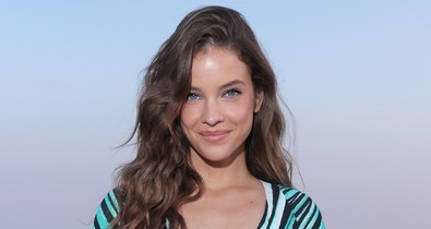 Palvin Barbara élete legszebb ruhájában ragyogott: köldökig kivágott dekoltázzsal lépett a vörös szőnyegre