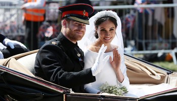 Meghan Markle mesébe illő esküvői fotókat osztott meg, 8 éve mondott igent Harry hercegnek