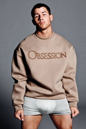 Nick Jonas magához nyúl a Flaunt magazinban