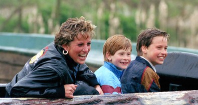 A történelem megismételte önmagát: mintha újra lejátszódott volna Harry herceg és Diana hercegné nagy pillanata