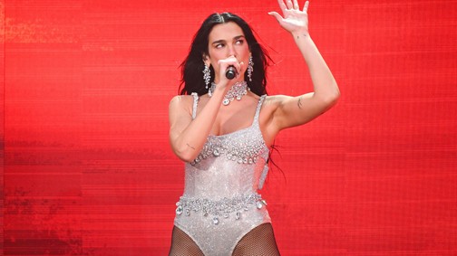 Dua Lipa tetőtől talpig Gucciba öltözött, ez az a szett, amit bármelyik nő elfogadna karácsonyra