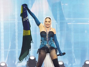 A 66 éves Madonna fátyollal takarta el az arcát, gyomorforgató kommentekkel támadják a világsztárt