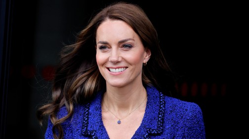 Amikor egy lakás árát viselik magukon: a királyi család legdrágább ruhái