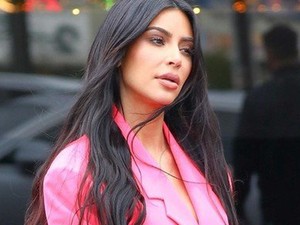 Nem tudjuk eldönteni, hogy Kim Kardashian szettje trendi vagy csak elképesztően nevetséges