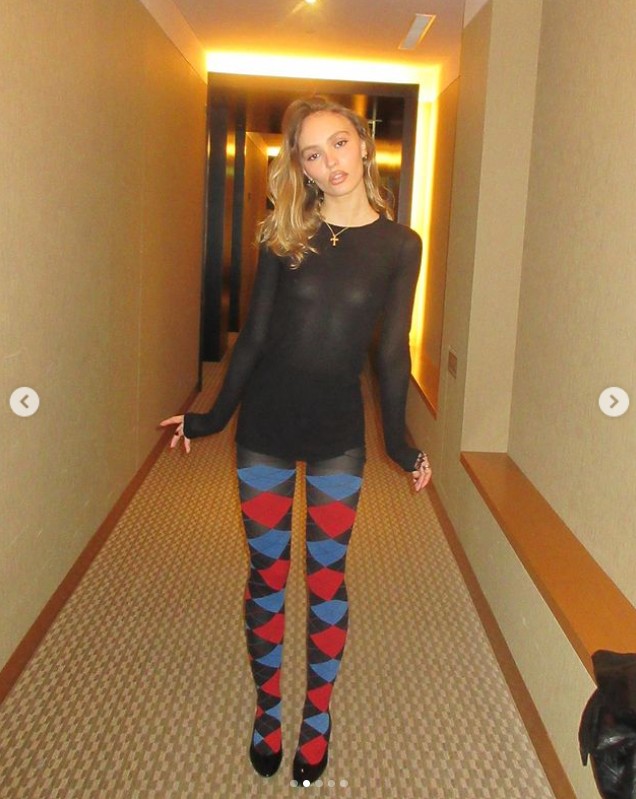 Lily-Rose Depp úgy döntött, nem vesz fel melltartót