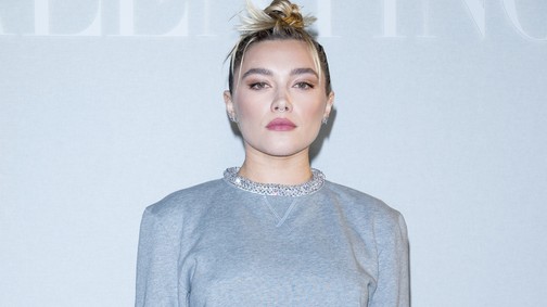 Florence Pugh áttetsző szoknyában ragyogott Párizsban