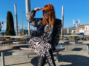 Yamina mai szettjében is van egy kis csavar