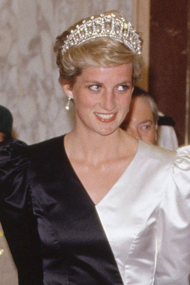 Így készültek Diana hercegné ruhái! Nyilvánosságra kerültek a fotók!
