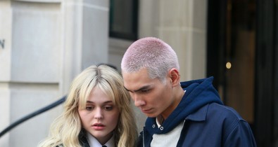 „Míg velem szexelt, a telefonját nyomkodta” - Minden ötödik ember az ágyban is használja a telefonját