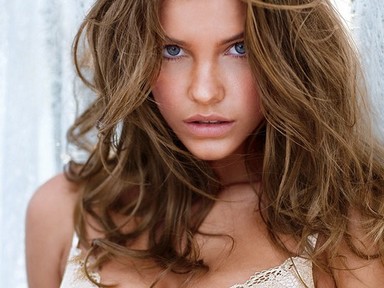 Palvin Barbi újra levetkőzött a Victoria`s Secretnek