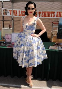 dita-von-teese-200x-d0000680Df9b9dee46db5.jpg