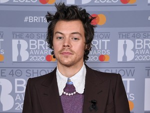 Elég meghökkentő: Harry Styles egy szál neccharisnyában